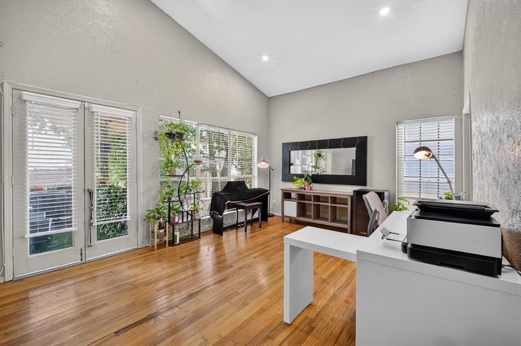 High Hollows Condo - Residential