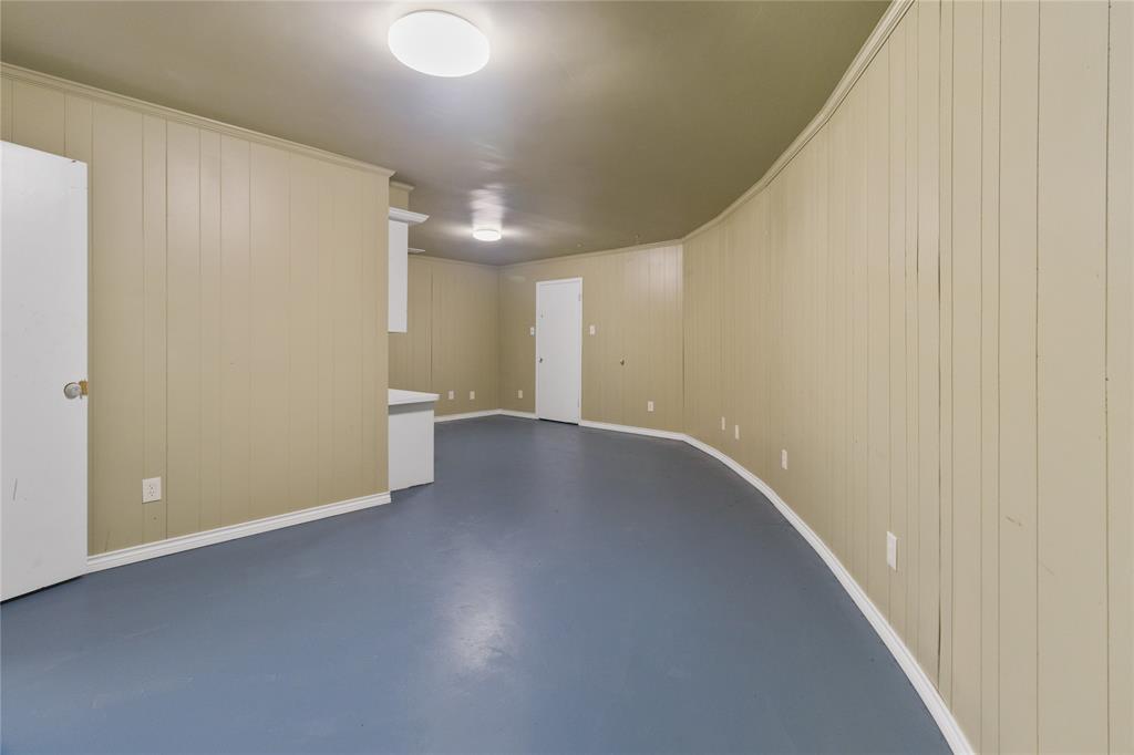 Corsicana - Commercial Sale