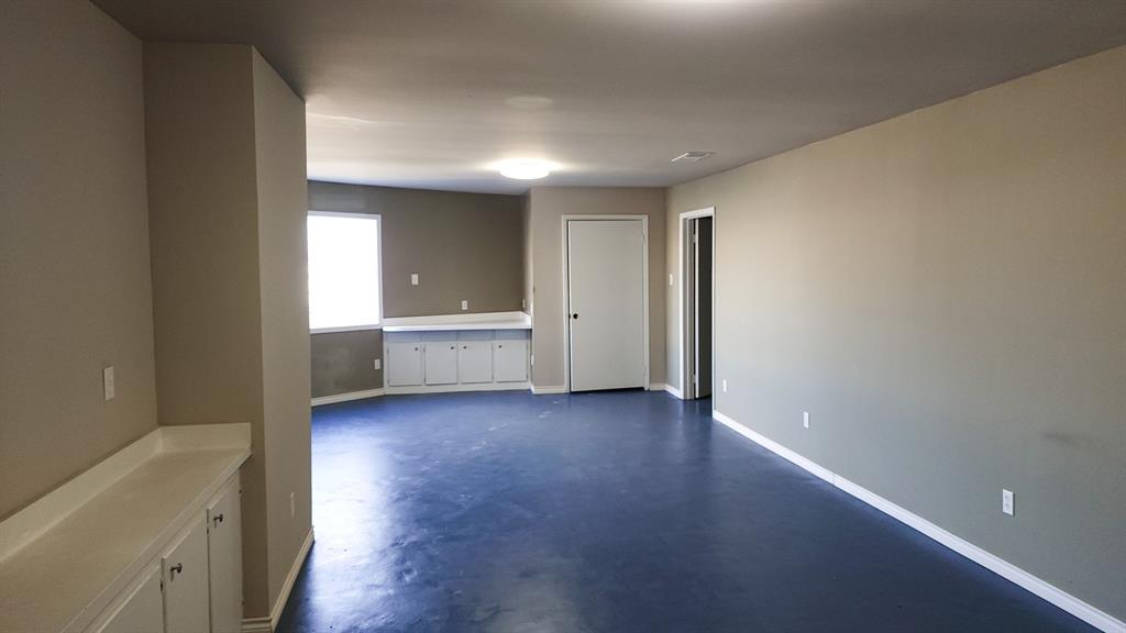 Corsicana - Commercial Sale