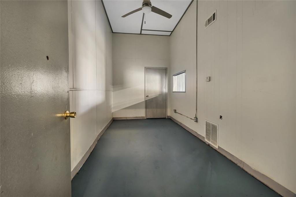 Corsicana - Commercial Sale