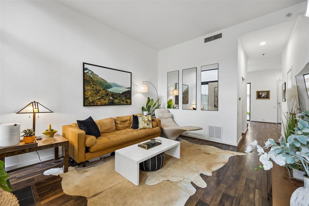 Travis Street Condo 3920-22 - Residential