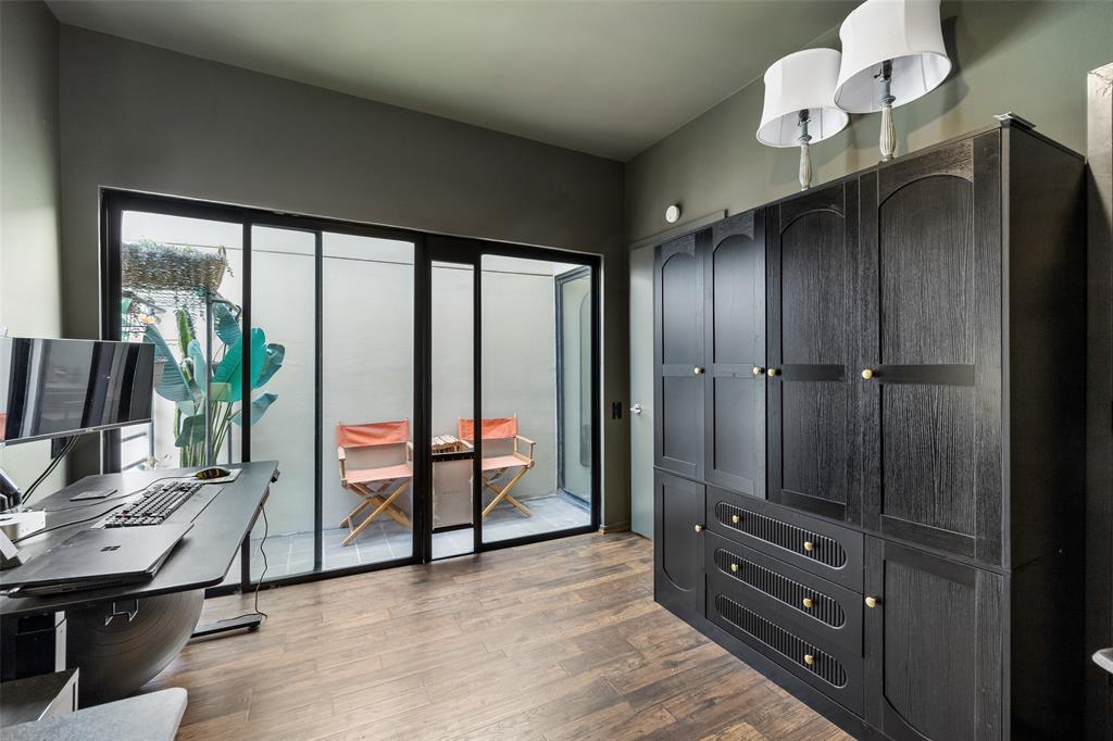 Travis Street Condo 3920-22 - Residential