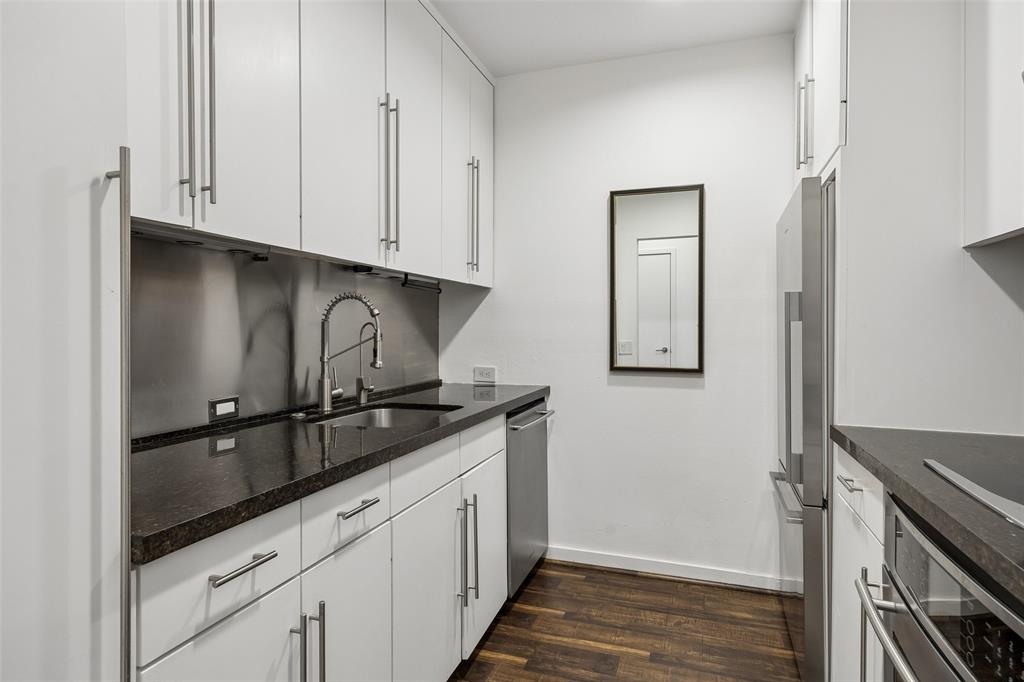 Travis Street Condo 3920-22 - Residential