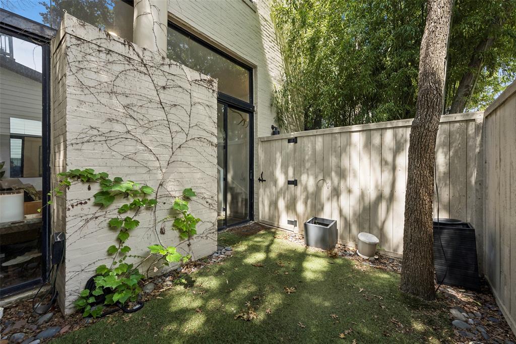 Travis Street Condo 3920-22 - Residential