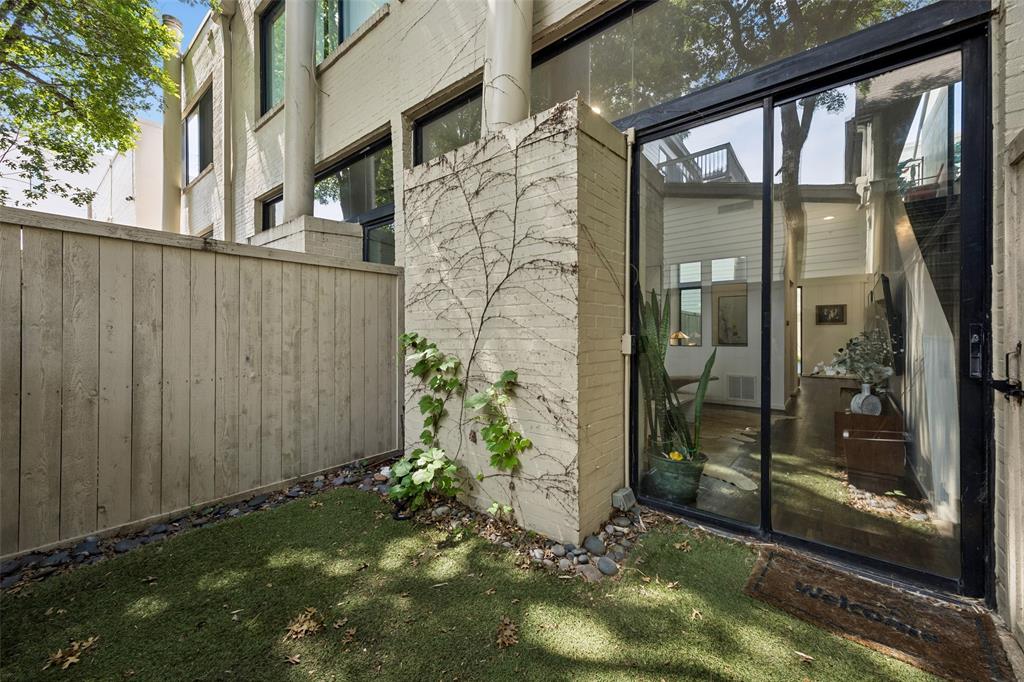 Travis Street Condo 3920-22 - Residential