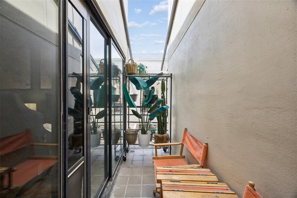 Travis Street Condo 3920-22 - Residential