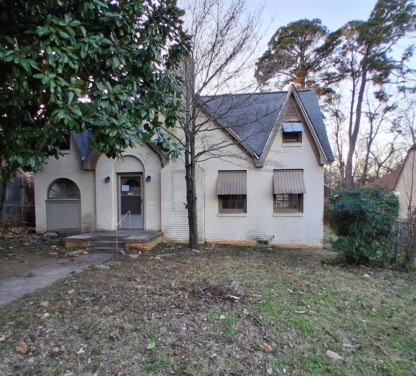 MAJOR PRICE IMPROVEMENT COME LOOK OR TAKE A SECOND LOOK BEFORE IT IS GONE!  Tons of Potential in the Heart of Tyler!  Come check out this great opportunity with this 3-bedroom home with 2 full bathrooms. Living room, formal dining and large kitchen plus and enclosed porch area and sunroom. Pretty magnolia tree in the front yard, brick exterior, some original features including hard wood floors and woodwork. Come check it out before it is gone! Sold AS-IS.
