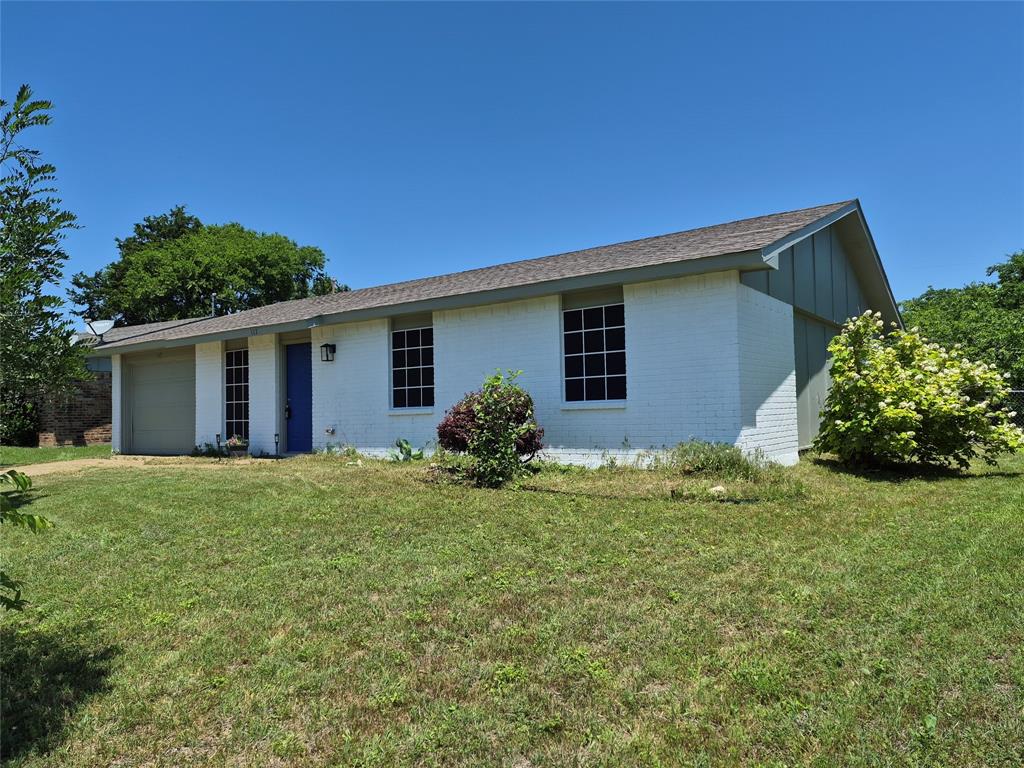 Beautiful fully remodeled 3-bedroom, 2- bathroom home. 
New luxury vinyl plank floors, brand new blinds, brand new ceiling fans, brand new doors installed throughout. Freshly painted inside and outside. 
In the kitchen, new cabinets, new backsplash, brand new stainless steel appliances, granite countertops, a large countertop island dividing the dining room room from kitchen. A small bonus room off the kitchen can be a home office or playroom for the kids, a great small space to get creative with. Bathrooms completely remodeled with modern showers and bathroom accessories. 
Spacious one car garage and parking spot outside, with a large fenced in backyard with a separate dog run for your furry friends! 
Not to mention, Uptown Mall, Parks and Joe Pool Lake right down the street, schools and shopping nearby, easy access to highway 67, and only 20 minutes from Downtown Dallas. 

Schedule your showing now!