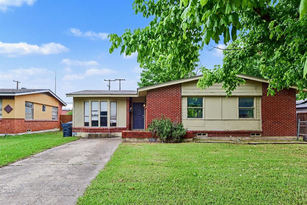 This three-bedroom, 1.5-bathroom home is located in the Cloverdale neighborhood and offers significant potential for those looking to invest or create a custom space.
The interior features a traditional floor plan with a separate living area, providing a classic layout that maximizes privacy. The kitchen is equipped with white appliances and durable laminate countertops, serving as a functional heart of the home. Outside, the property includes a fully fenced-in backyard, offering a private and secure area for outdoor activities.
Schedule your private showing today!