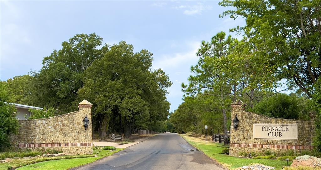 PINNACLE CLUB - Land