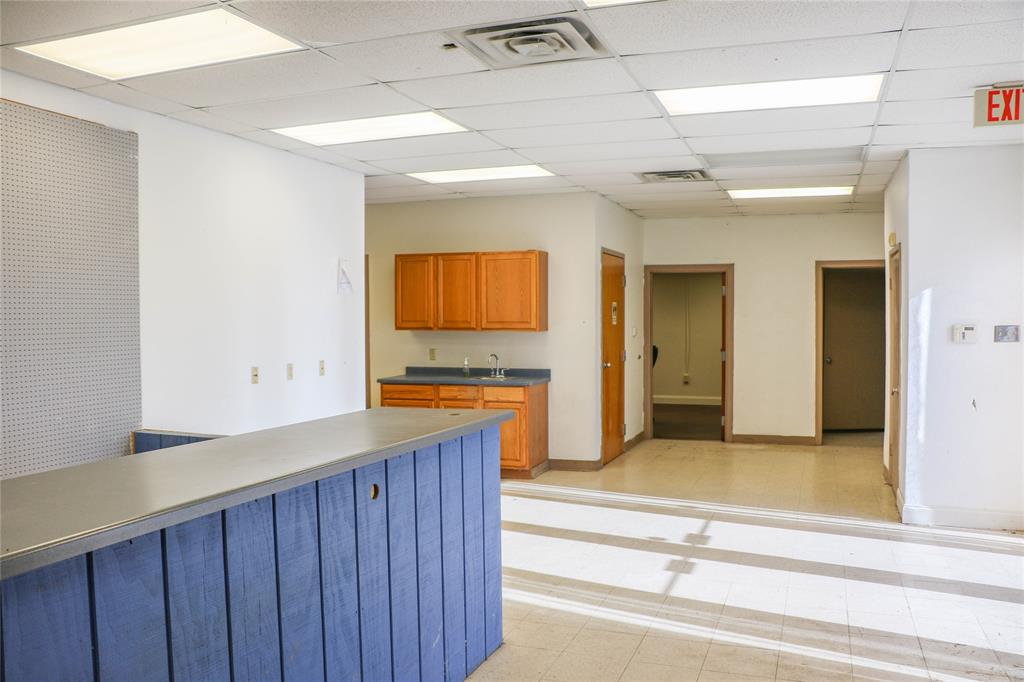 G-0811 - Commercial Sale