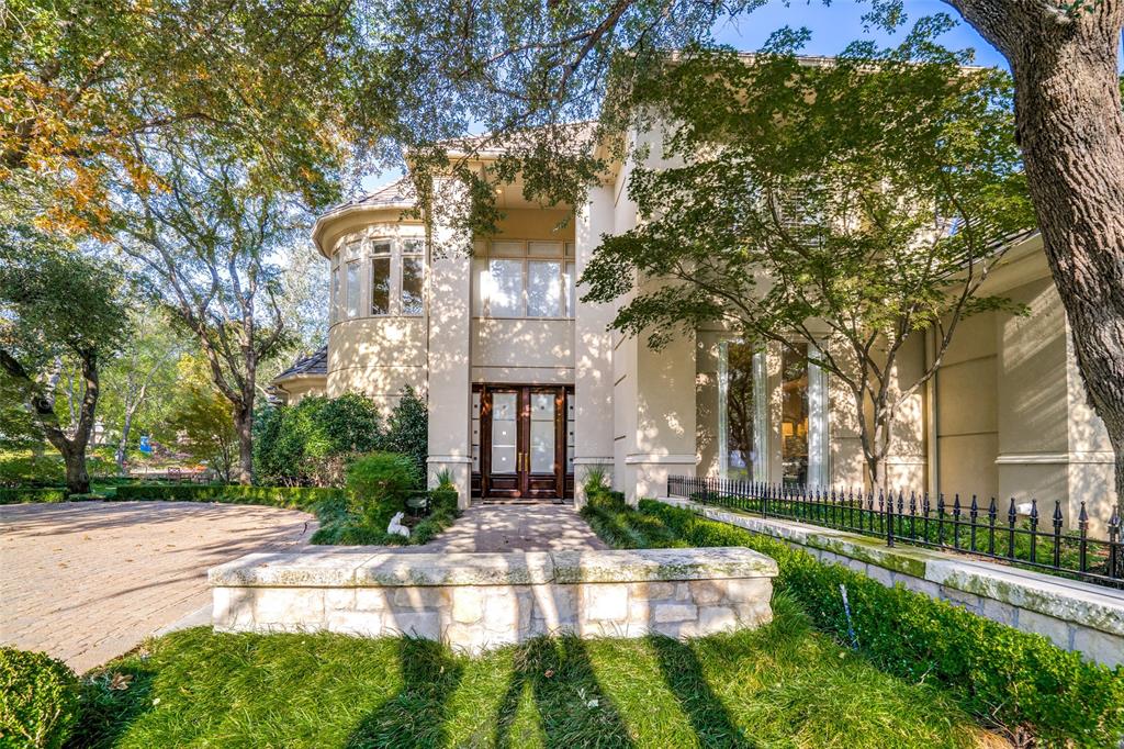 Stunning transitional home sits on beautiful lake in private gated community. Large living area overlooks the pool, porch and lake.  Downstairs master has views of the lake as does the den.  Beautifully updated home in great location1