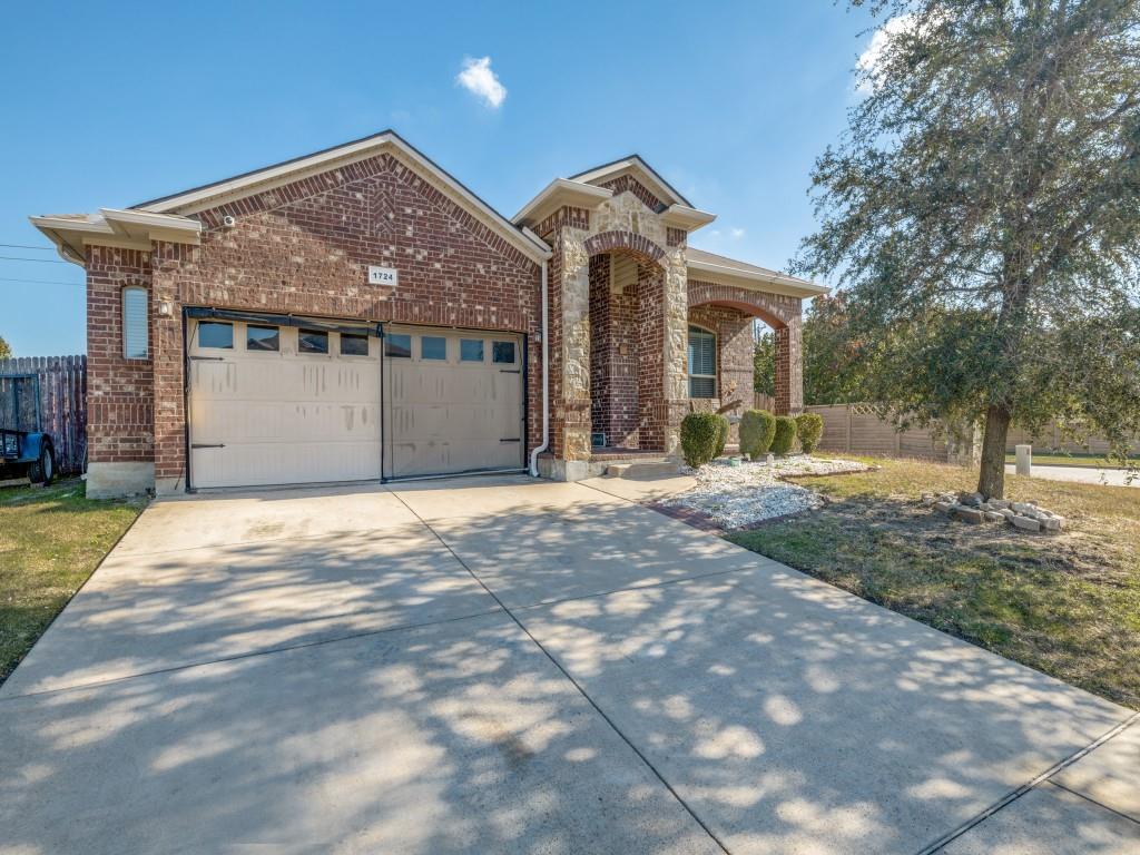 Enjoy the comfort of this welcoming 1 story family home in Mansfield ISD for the new year with no HOA. 1724 Grey Willow sits on a corner lot in a cul-de-sac with easy freeway access.  Home features an open floorpan with split bedrooms. Master bath has dual sinks, garden tub and separate shower. Property has 2 inch blinds throughout. The  spacious family room with a wood burning fireplace is great for relaxing. Kitchen features island and built in microwave over the range. Separate utility room off he kitchen. The large backyard with covered patio is perfect for entertaining or watching the sunset. 

New roof to be installed in December 2023. Fresh paint throughout to be complete in December 2023.