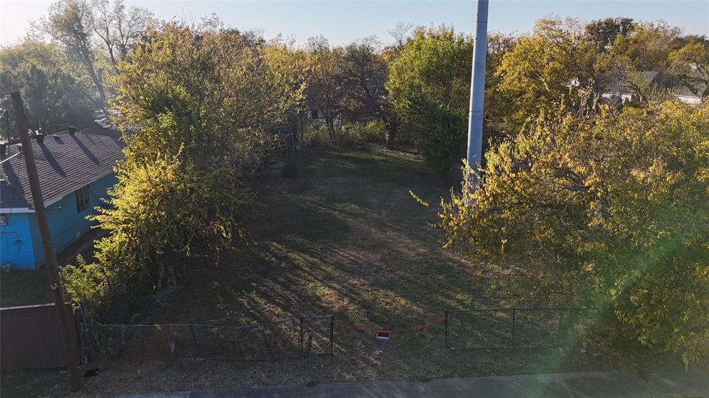 Prime residential lot located just minutes from Downtown Dallas. This property offers an excellent opportunity for a new construction home in a rapidly developing area. The lot is fully fenced and sits directly across from a community playground, providing a desirable setting for families and future homeowners. Convenient access to major highways, shopping, dining, and city amenities. Ideal for builders, investors, or anyone looking to build a custom residence in a central Dallas location.
