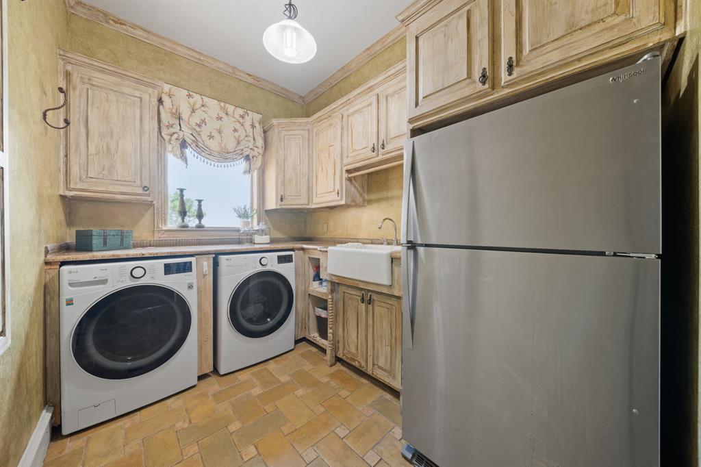 AB 2460 E TAYLOR - Residential