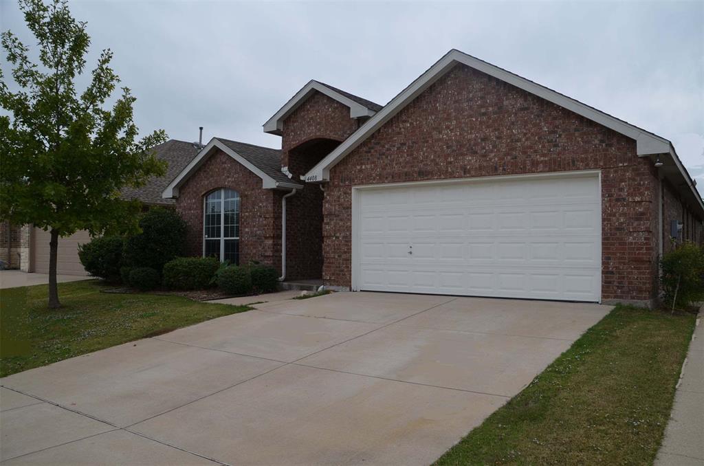 THIS IS A BEAUTIFUL HOME WITH ALL THE EXTRAS IN A GREAT PRIVATE NEIGHBORHOOD.
 NEIGHBORHOOD HAS PRIVATE BIKE ,WALKING TRAILS,  OLYMPIC SIZE SWIMMING POOL, PLAYGROUNDS, SOCCER AND FOOTBALL FIELD . 
LOCATED NEAR MANSFIELD NATIONAL GOLF COURSE AND JOE POOL LAKE. 
GREAT MANSFIELD SCHOOLS.
HOME COMES WITH HARDWOOD FLOORS, GRANITE COUNTER TOPS  FIREPLACE,  AND OUTSIDE SPRINKLER SYSTEM.
OPEN FLOOR PLAN WITH 4 BEDROOM 2 LIVING, 2 EATING AREAS-4TH BEDROOM COULD BE OFFICE SPACE..
NICE WOODED LOT
PRICE TO SELL