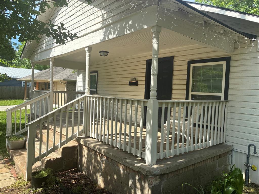 This charming 3 bed 1 bath house is located near downtown Paris Tx. It is the perfect location and just a short drive to enjoy all of the events that happen downtown and you get to enjoy all the wonderful Restaurant's while you are there. This house also includes a beautiful front porch where you can drink your coffee in the mornings and feel the nice morning breeze. 

 It will be a corner lot, the house is white with front covered front porch. Next door will be a new house built next to it.