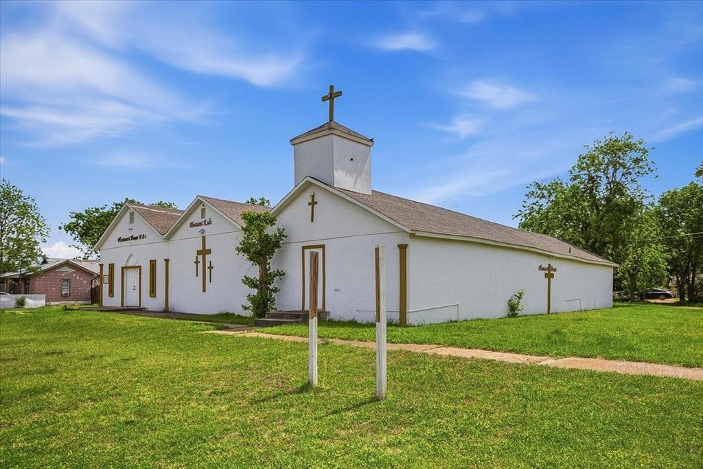 Prime Church Property with Versatile Redevelopment Potential in Southeast Fort Worth. 
Discover an outstanding opportunity at 1700 E Davis Ave in the heart of Fort Worth. This established church building, offers approximately 5,046 square feet of functional space on a prominent corner lot. Built in 1950 includes existing pews and pulpit—ideal for continued religious use or easy adaptation.
Whether you're seeking a turnkey worship facility for a growing congregation or envisioning exciting redevelopment, this property delivers flexibility. The spacious interior layout supports sanctuary, fellowship hall, office, and classroom configurations, while the B zoning and corner location provide excellent visibility and access for alternative uses.

Convenient access to major roadways, nearby schools, parks, and everyday amenities.

Don't miss this rare chance to own a piece of community history with unlimited future possibilities.