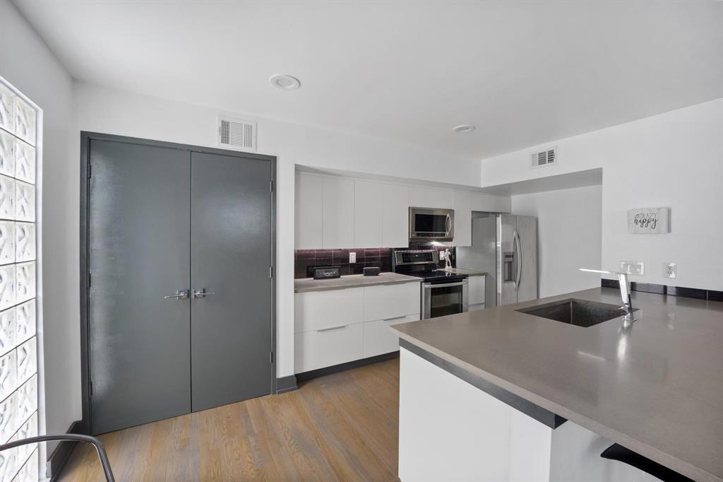 Travis Street Condos - Residential