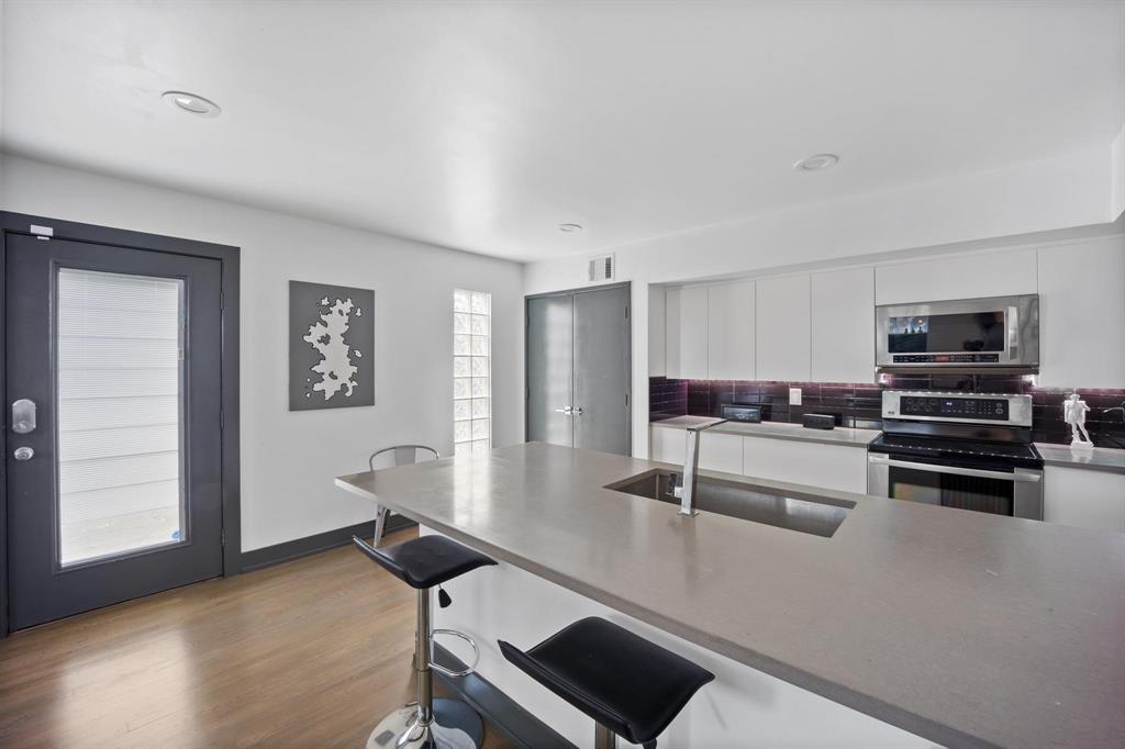 Travis Street Condos - Residential