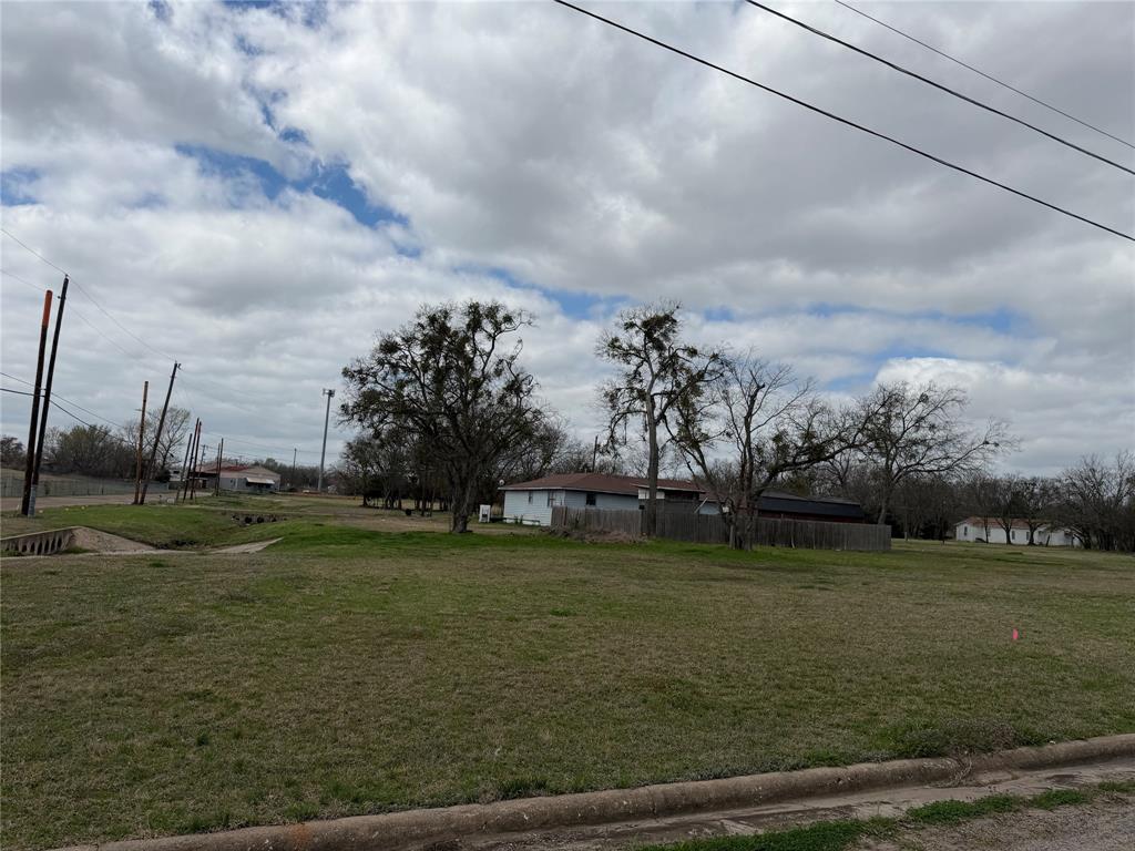Prime corner lot available in an established neighborhood in Commerce, TX! This 0.1492-acre parcel offers an excellent opportunity to build your new home in a convenient and growing area. Positioned on a corner, the lot provides added space, flexibility for design, and great curb appeal potential.

Utilities are nearby, making it a great candidate for a smooth building process. Located just minutes from local schools, shopping, and Texas A&M University–Commerce, this property is ideal for homeowners or investors looking to build in a desirable location.

Don’t miss your chance to secure a ready-to-build lot in a well-situated neighborhood!

Owner of the property is a licensed real estate agent in Texas.

Buyer to verify all information and perform their own diligence.