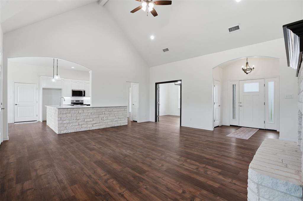Abst 824 TR 116 - Residential