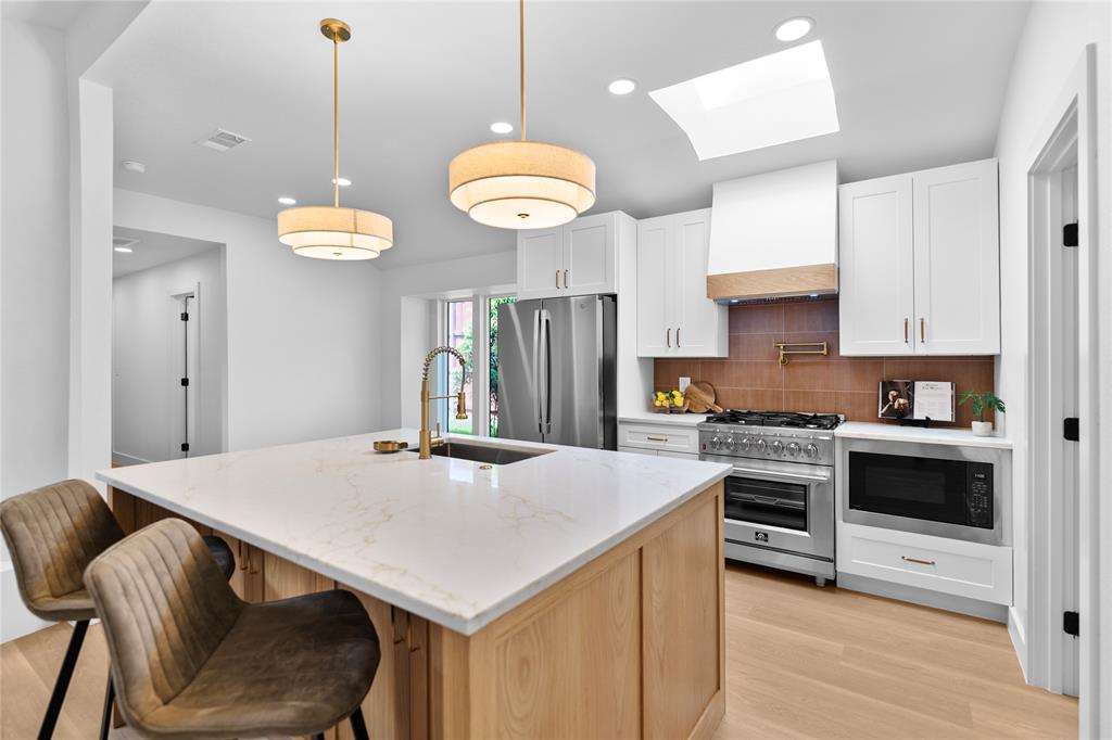 HILLCREST MANOR 1ST SEC - Residential
