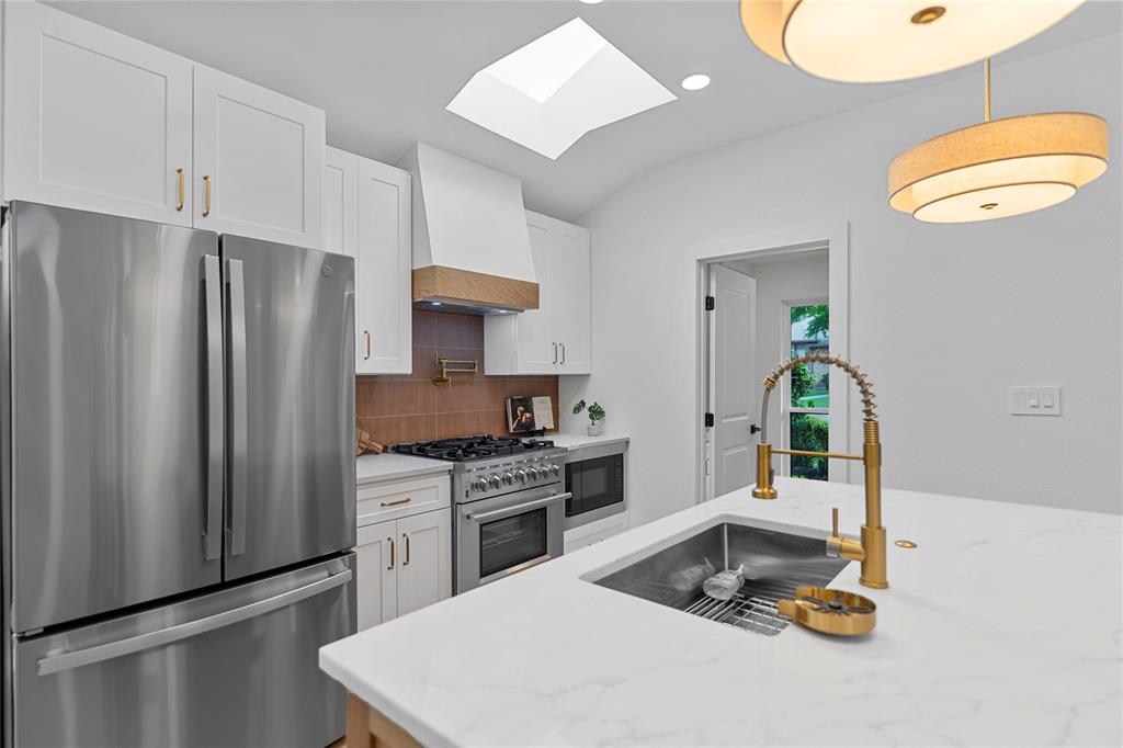 HILLCREST MANOR 1ST SEC - Residential