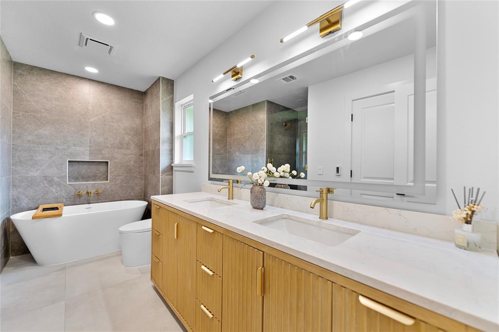 HILLCREST MANOR 1ST SEC - Residential