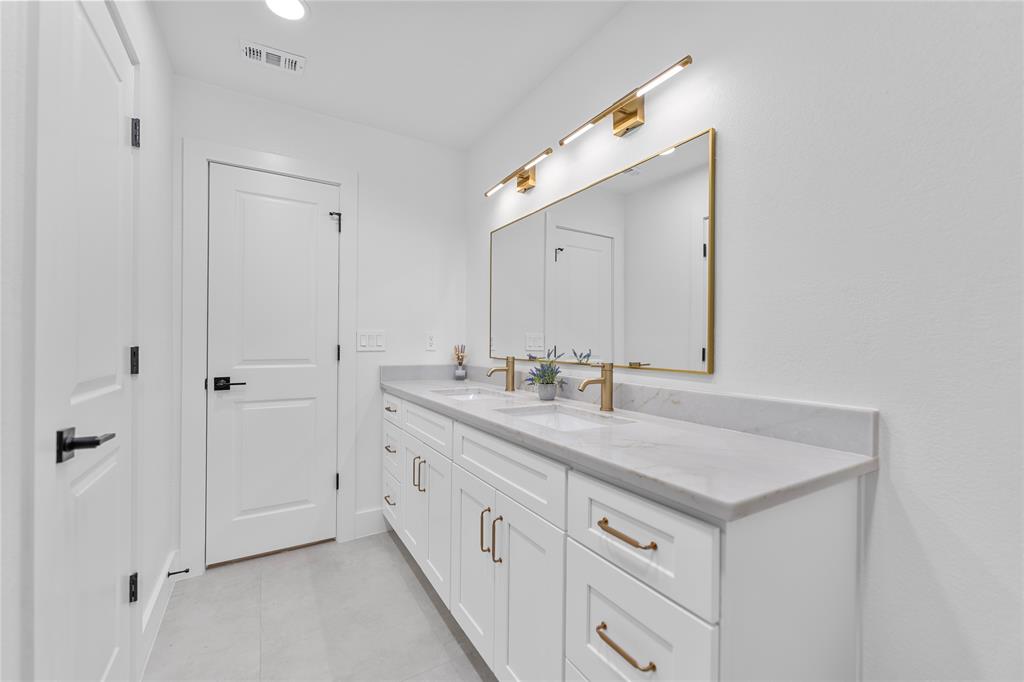 HILLCREST MANOR 1ST SEC - Residential