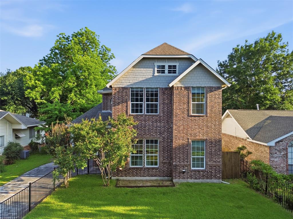 Tucked just moments from Bishop Arts District, this move in ready home offers the rare combination of walkability, modern style, and private outdoor living in one of Dallas’ most sought-after neighborhoods. Inside, the home blends warmth and sophistication with soaring ceilings, abundant natural light, rich wood-look flooring, and an open-concept design. The kitchen features custom cabinetry, granite countertops, and stainless-steel appliances.
The spacious primary suite and generously sized secondary bedrooms provide flexible living options, while the upstairs game room offers the perfect media space, office, or playroom. Outside, enjoy a gated driveway, low-maintenance landscaping, and a private fenced yard shaded by mature trees.