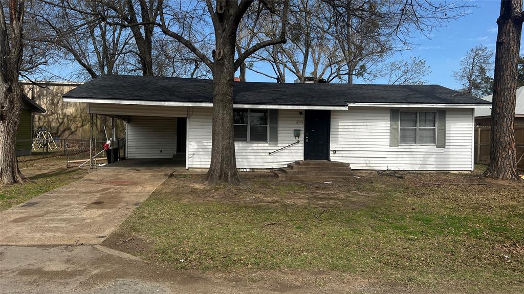 This cozy 2-bedroom, 1-bath home at 1325 E Sherman is a gem for those seeking value and convenience! Peace of mind comes standard with a newer roof, while the interior features a large kitchen area perfect for the home chef.
Relax in the big back yard or park under the protective carport. The location is unbeatable—you’re within walking distance of the local grocery store, bakery, and restaurants, and just a stone's throw from the walking trails and playground at Culbertson Park.