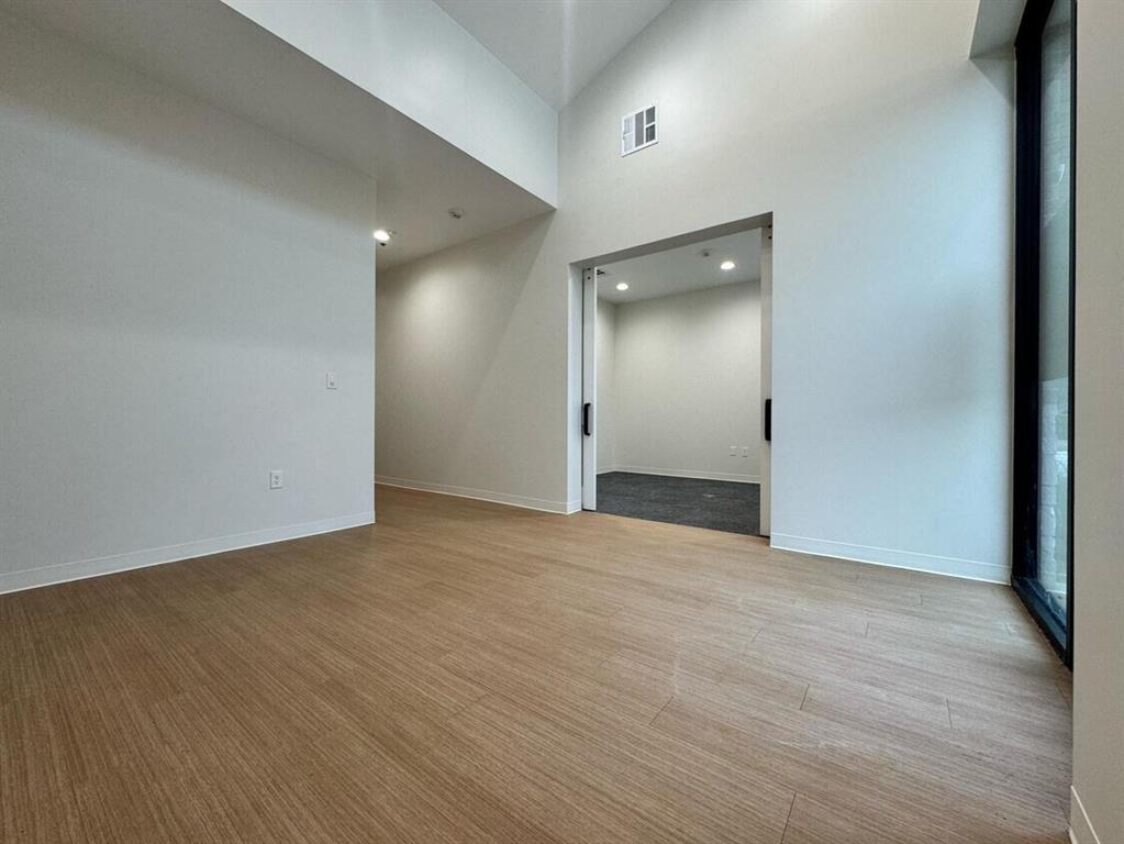 S11628 - Commercial Sale