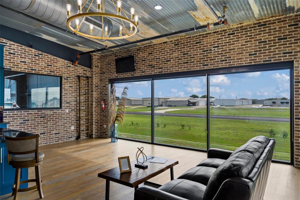Aero Country East Add - Commercial Sale