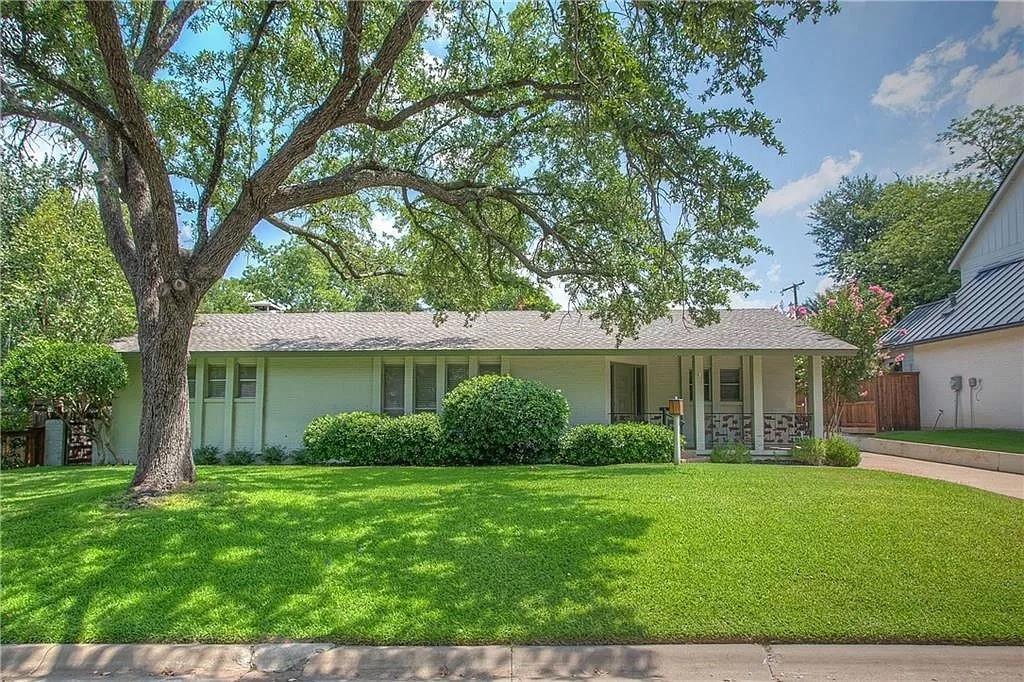 Located in Crestwood, near the Trinity River and Trinity Trails, 616 Edgefield offers a layout that’s straightforward, functional, and hard to find in 76107.

The kitchen opens to the den, where a full stone fireplace defines the space and keeps everything connected. It’s an easy, livable setup with room to update over time.

At the front of the home, a large living area provides flexibility for both living and dining without compromise—something buyers continue to look for.

With 3 bedrooms and 2.1 bathrooms, the home features solid mid-century bones, good natural light, and a footprint that makes sense. A two-car garage adds everyday practicality, while the location offers quick access to downtown Fort Worth, nearby parks, and the trail system.

For buyers searching Crestwood homes, 76107 real estate, or homes near Trinity Trails, this is a strong opportunity—well-positioned as a primary residence or investment property in a neighborhood known for long-term value.