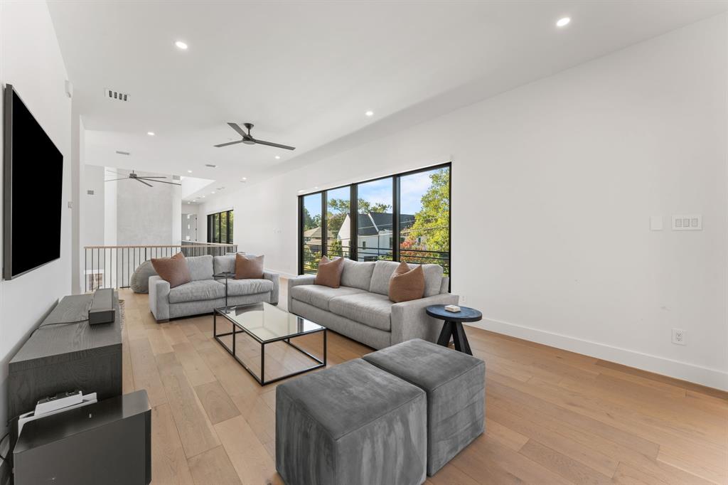 Henderson Ave - Residential