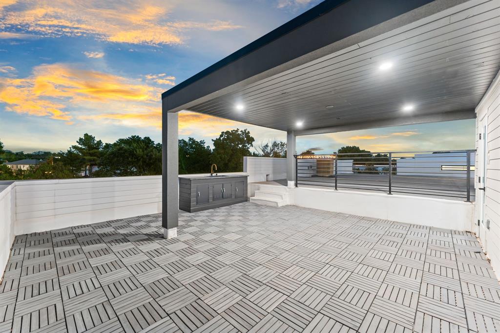 Henderson Ave - Residential