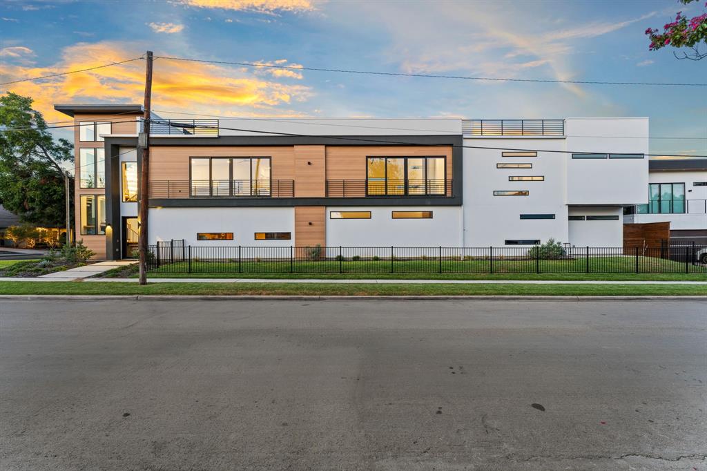 Henderson Ave - Residential