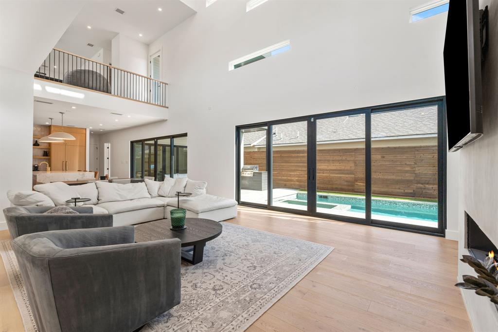 Henderson Ave - Residential