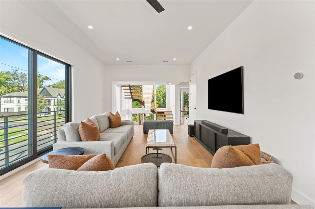 Henderson Ave - Residential