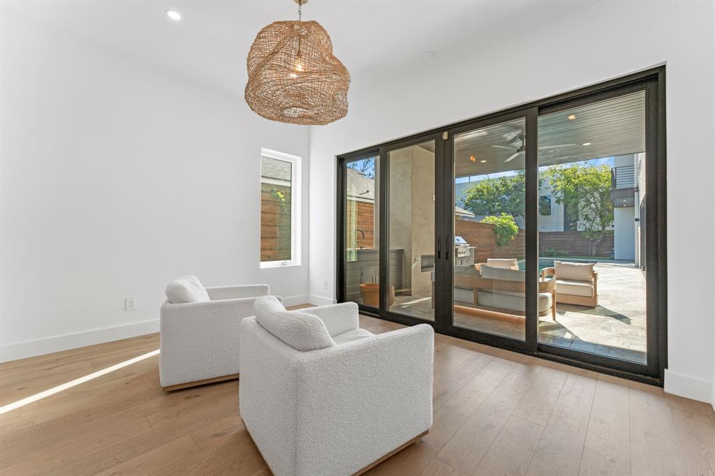 Henderson Ave - Residential