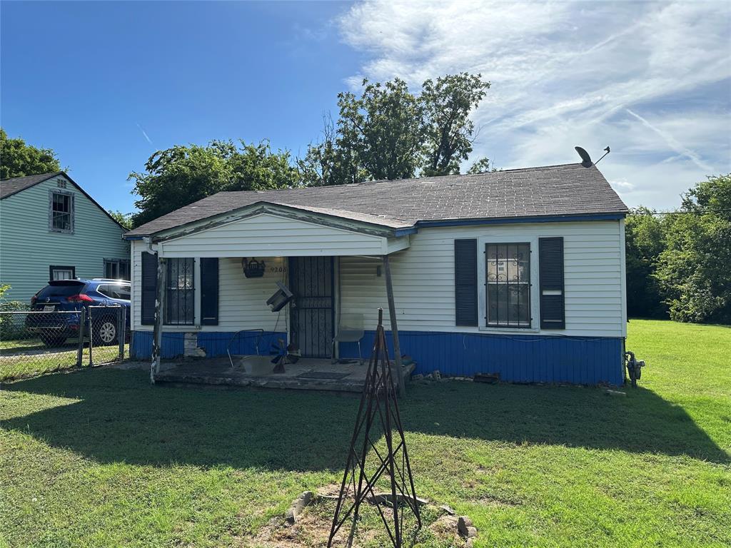 Calling all investors, flippers and DIY enthusiasts! This property requires major repairs but presents a great opportunity for renovation and resale.
The location and lot size make it worth the effort! Bring your tools and imagination! The property is being sold as and will require substantial renovations.