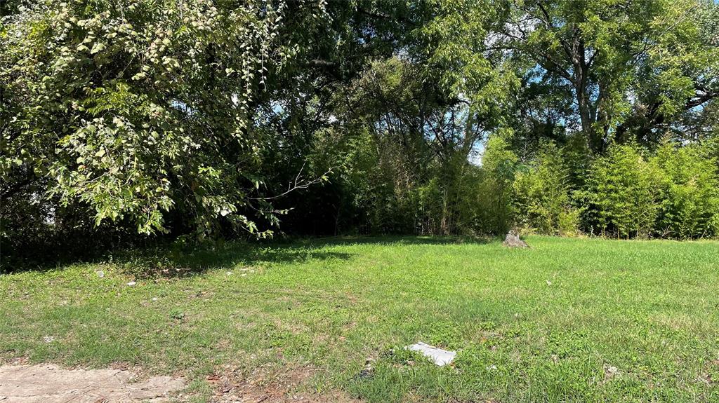 Whether you're envisioning your dream home or seeking to maximize your investment potential, this residential lot is a rare find with limitless possibilities.

Don't miss your chance to be a part of the exciting growth and transformation happening in the Fair Park area of South Dallas. Seize this unique investment opportunity and make your mark in a community with a bright future. Contact us today to schedule a viewing and begin your journey towards realizing your real estate goals in this dynamic neighborhood.