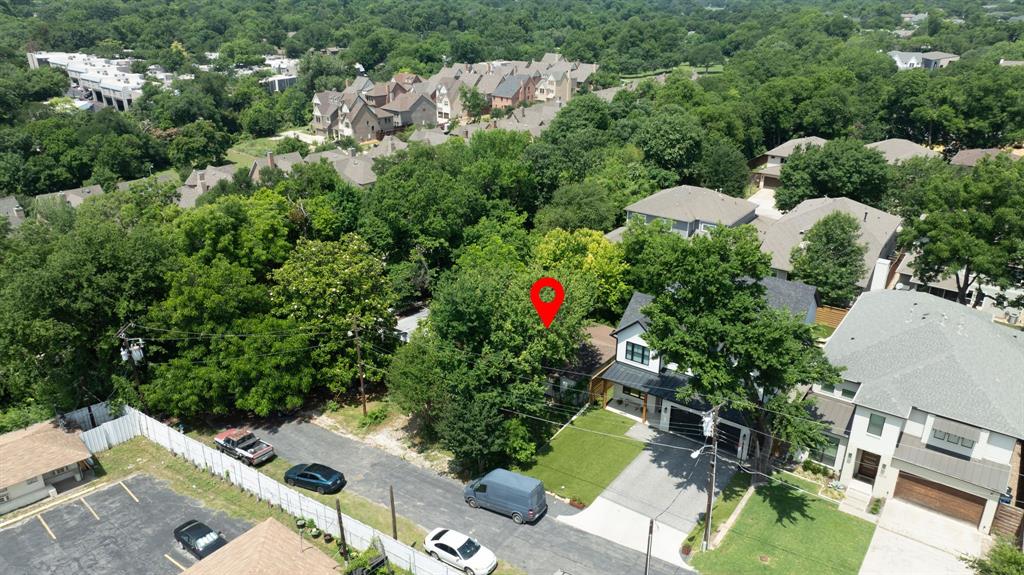 Rare Opportunity in the Heart of Lakewood!  Exceptional opportunity to build your dream home in one of Dallas’s most coveted neighborhoods—Lakewood—located within the highly acclaimed Lakewood Elementary attendance zone. This prime lot sits on a quiet, tree-lined street, just a short walk to Lakewood Country Club, and offers added privacy with no neighbors across the street.  Surrounded by mature trees and just 1.5 miles from White Rock Lake, this property is ideally situated for new construction in this charming neighborhood.
The home is being sold as is—the value  in the is in land.  Opportunities like this are rare and won’t last long. Don’t miss your chance to secure a premier location!