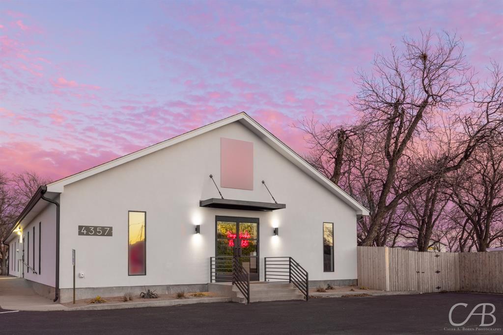 Three Palms - Commercial Sale