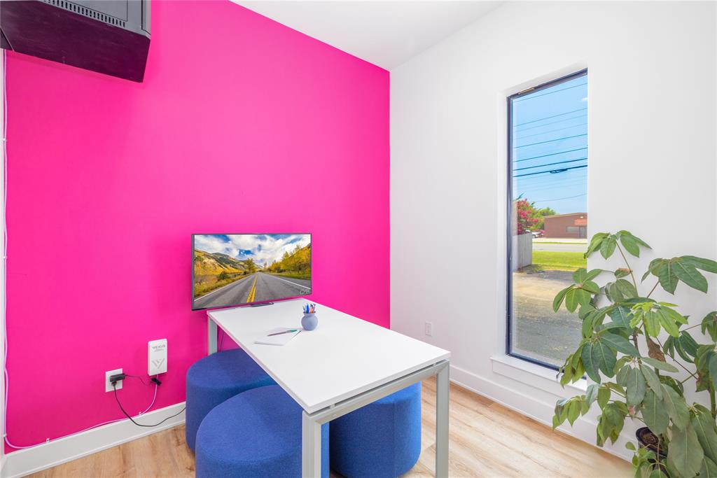 Three Palms - Commercial Sale