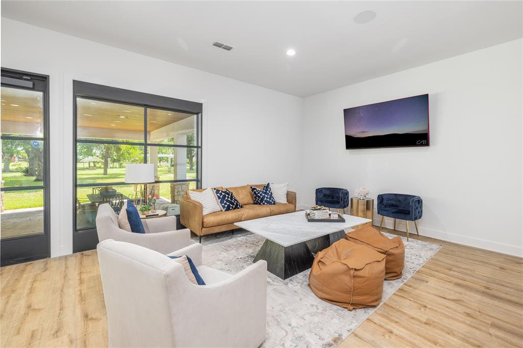 Three Palms - Commercial Sale