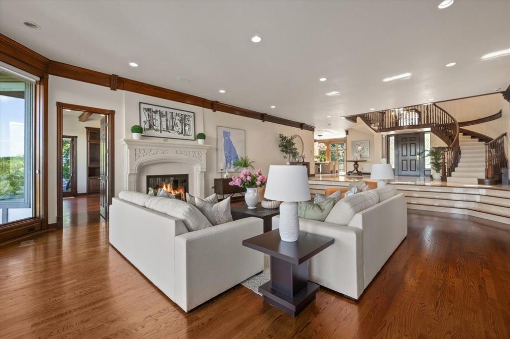 Mira Vista - Residential
