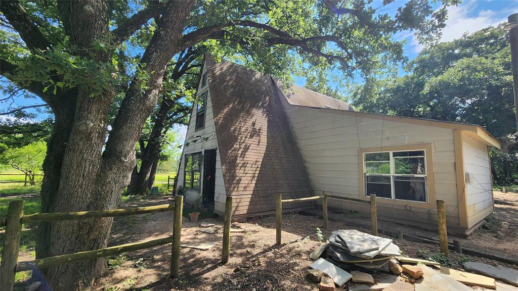 Handy man special on 1.50 acres. Three bedrooms, one bathroom. Primary bedroom and bathroom downstairs. The property has a storage building and chicken coop. Bring your remodel ideas and live in the country. Close to Lake Tawakoni for boating and fishing. Fha 203k, cash or conv. All information is approximate, buyer and buyers agent to verify.