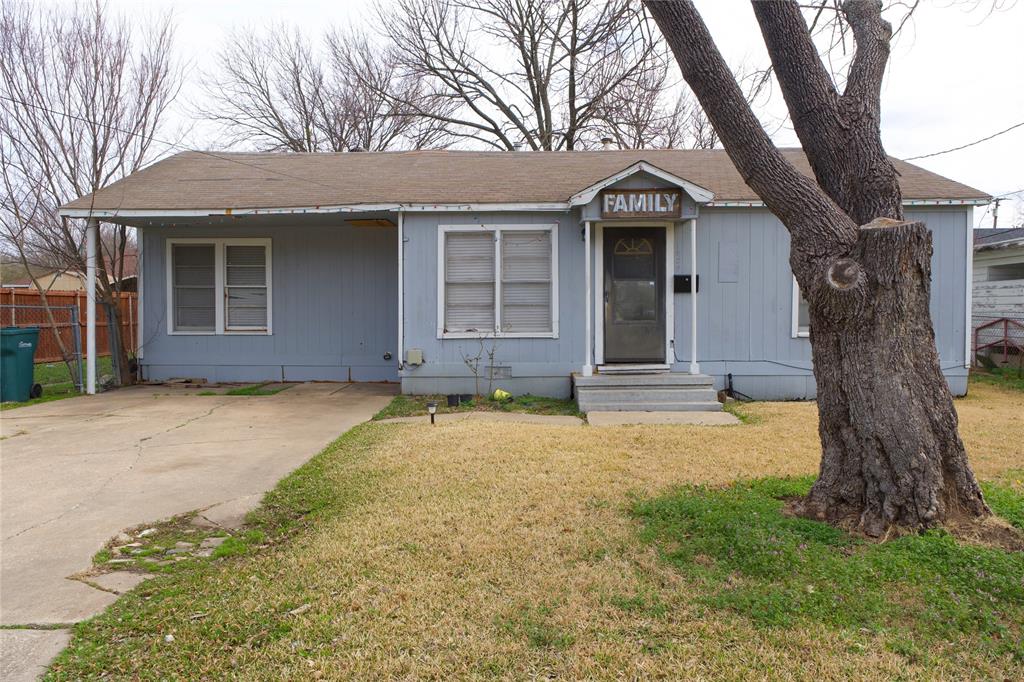 Investment opportunity in Sherman, Texas. This 3-bedroom, 2-bath home located at 1429 S Elm St is currently tenant-occupied with renters paying $1,300 per month, providing immediate rental income for investors.
Conveniently located in Sherman with easy access to shopping, dining, schools, and major highways. Sherman continues to experience strong growth and economic development, bringing new opportunities and making the area an increasingly attractive place to live and invest.
Whether you're looking to expand your rental portfolio or secure a property in one of North Texas’ growing communities, this property offers solid investment potential.
The seller is offering to replace the roof before closing with an acceptable offer.
Seller is also selling 625 Main in Denison with the mls number 21200427 AND the duplex at 1422 E Lamar. Feel free to make an offer for all three!